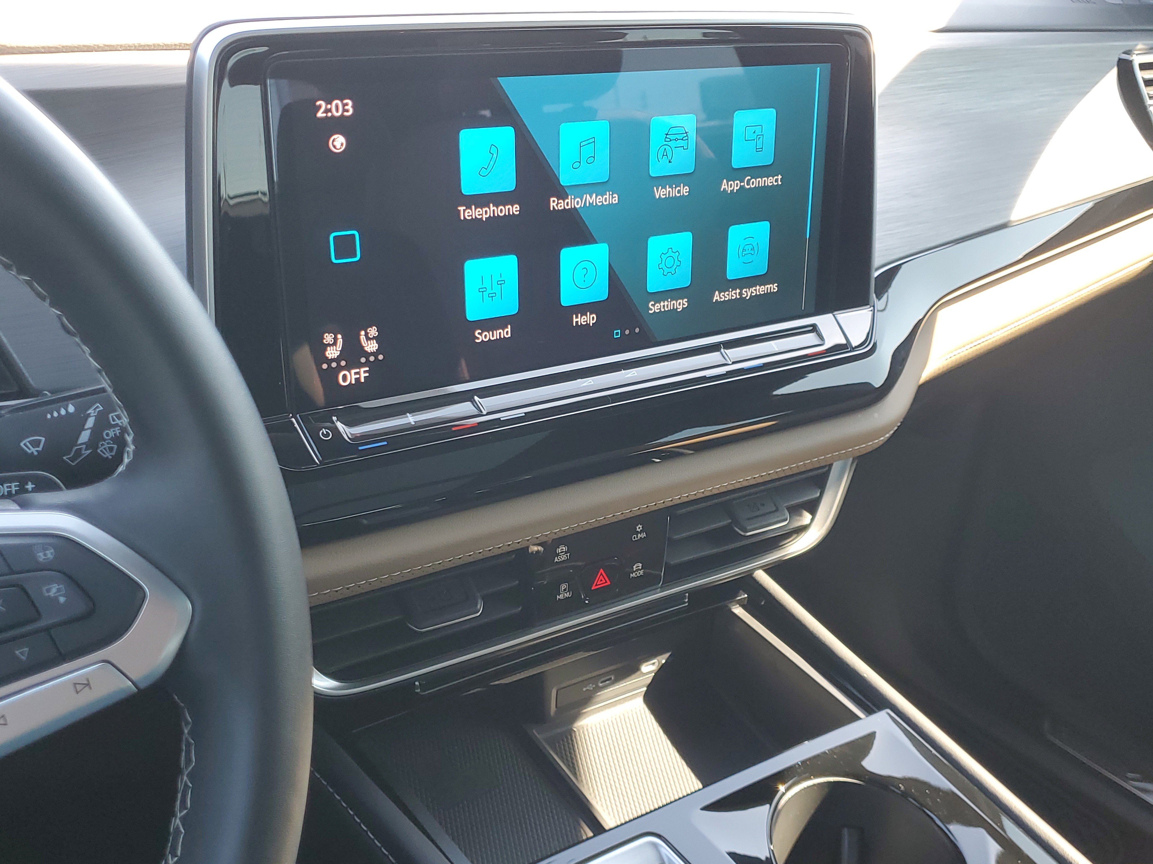 Used 2024 Volkswagen Atlas Cross Sport SE w/ Panoramic Sunroof Package image 24