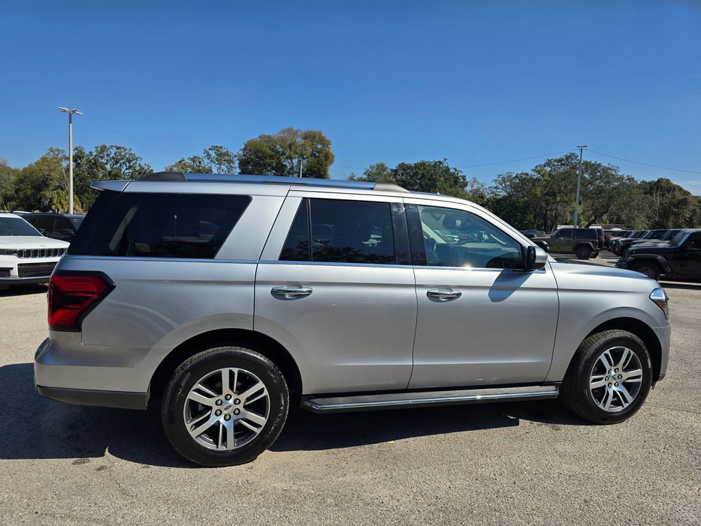 Used 2022 Ford Expedition Limited image 7