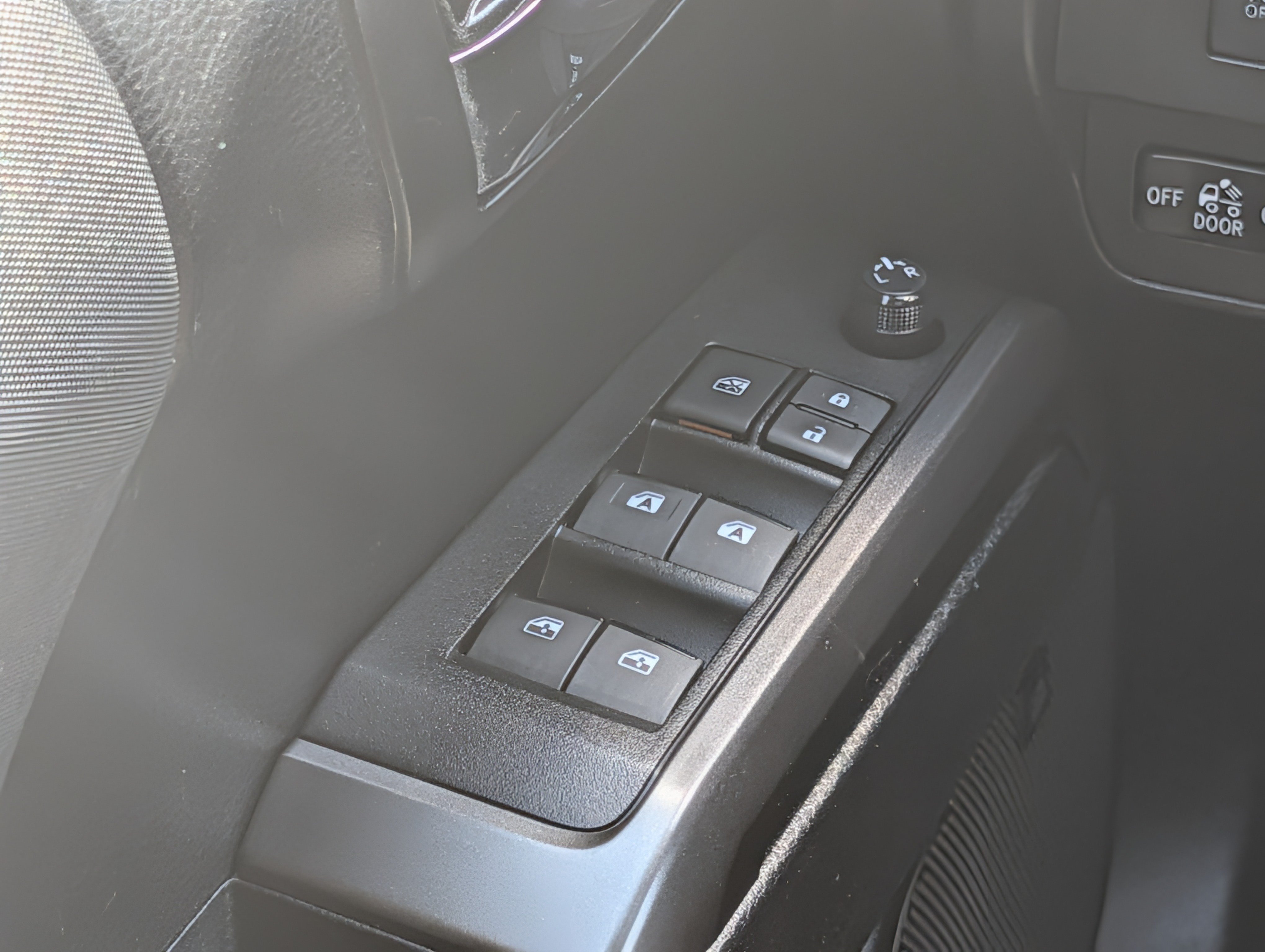 Used 2022 Toyota Tacoma TRD Sport w/ TRD Premium Sport Package AWD/4WD image 27