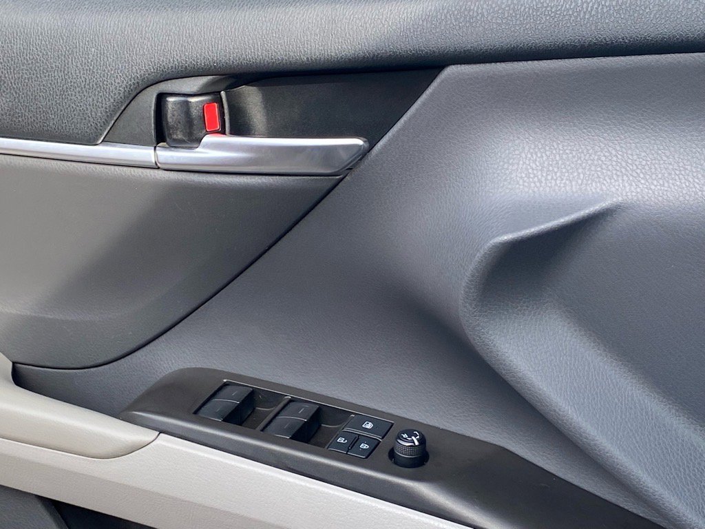Used 2022 Toyota Camry SE image 18