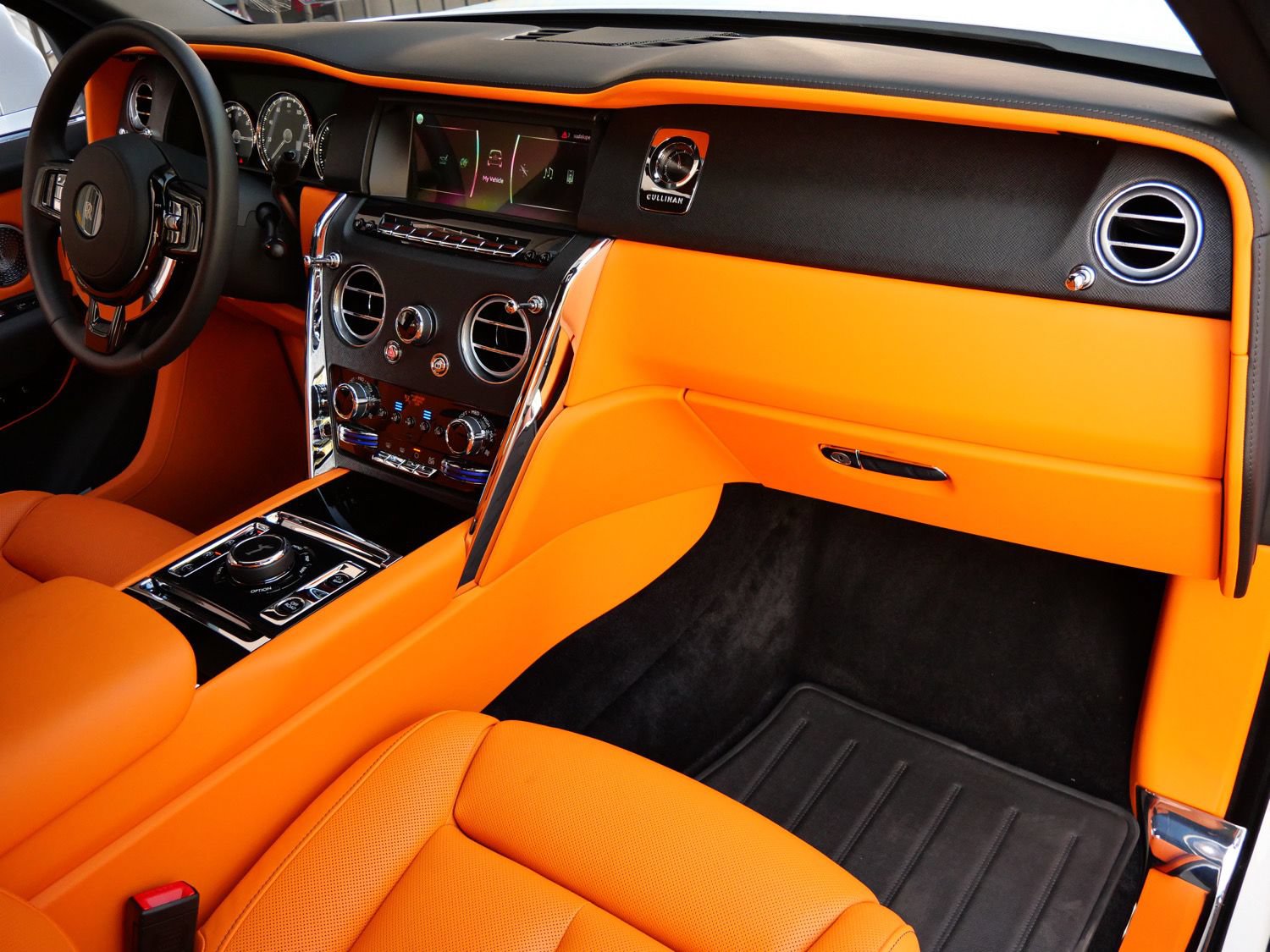 Certified 2023 Rolls-Royce Cullinan w/ Cullinan Package AWD/4WD image 18