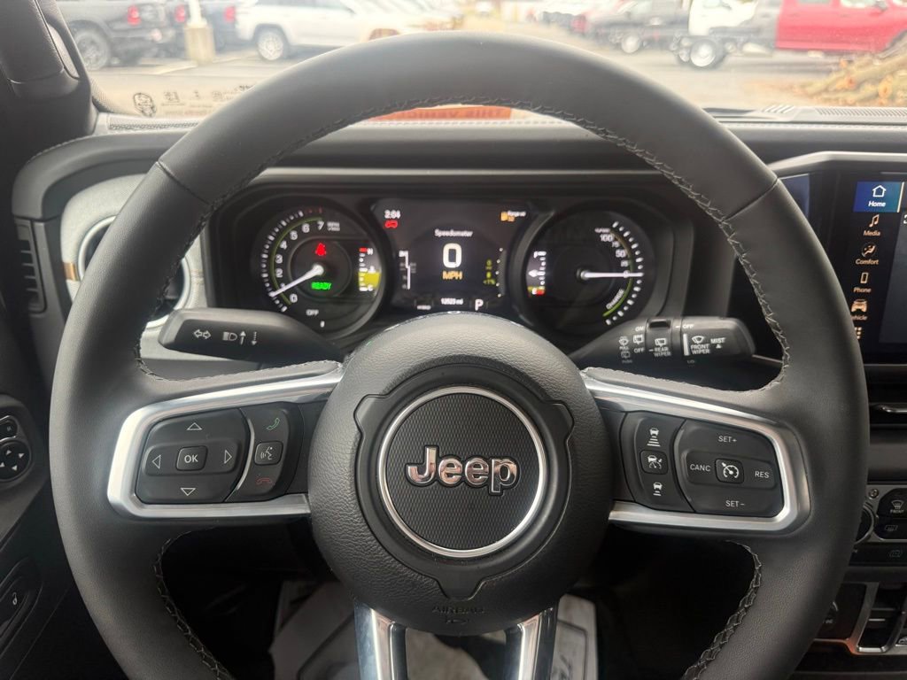 Used 2025 Jeep Wrangler Unlimited Sahara image 13