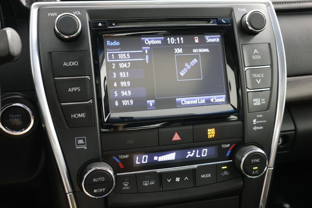 Used 2015 Toyota Camry XLE FWD image 30