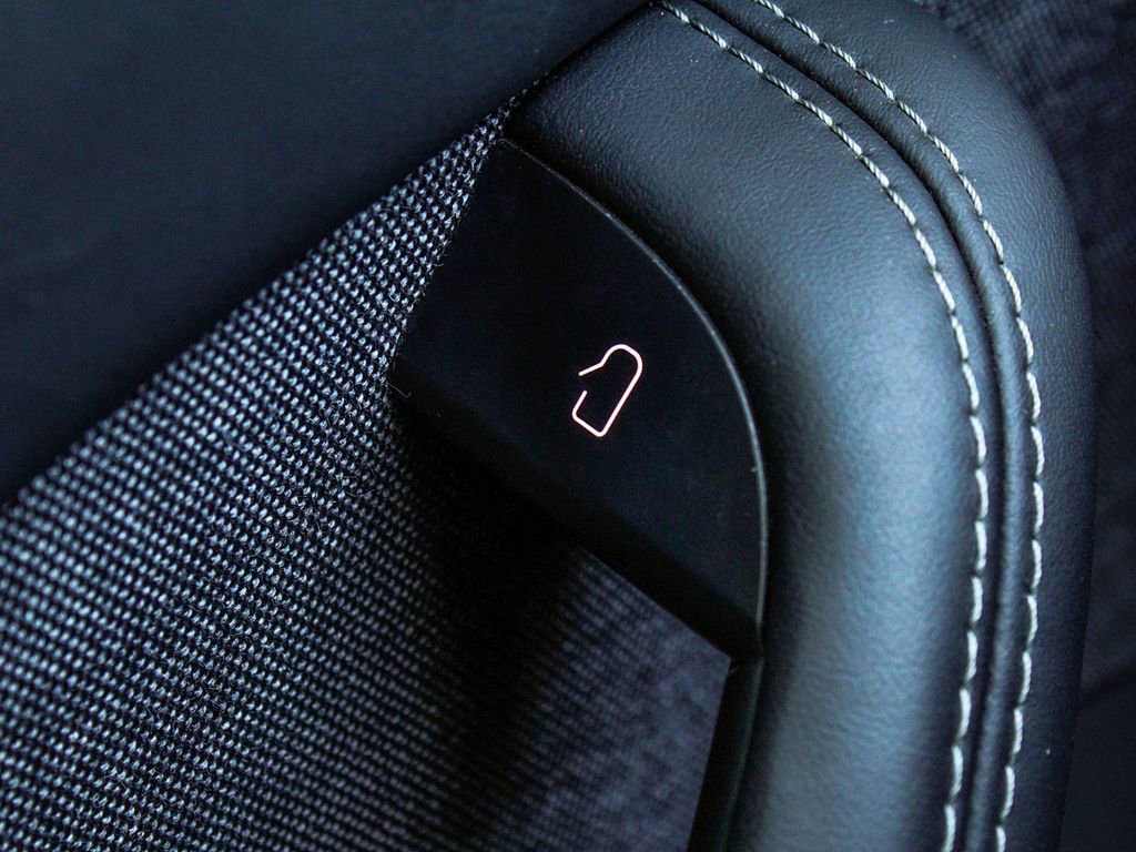 Used 2023 Tesla Model S Standard Range image 9