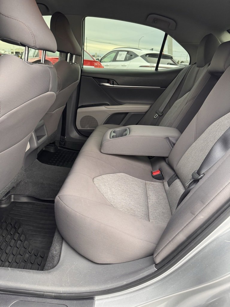 Used 2019 Toyota Camry L image 11