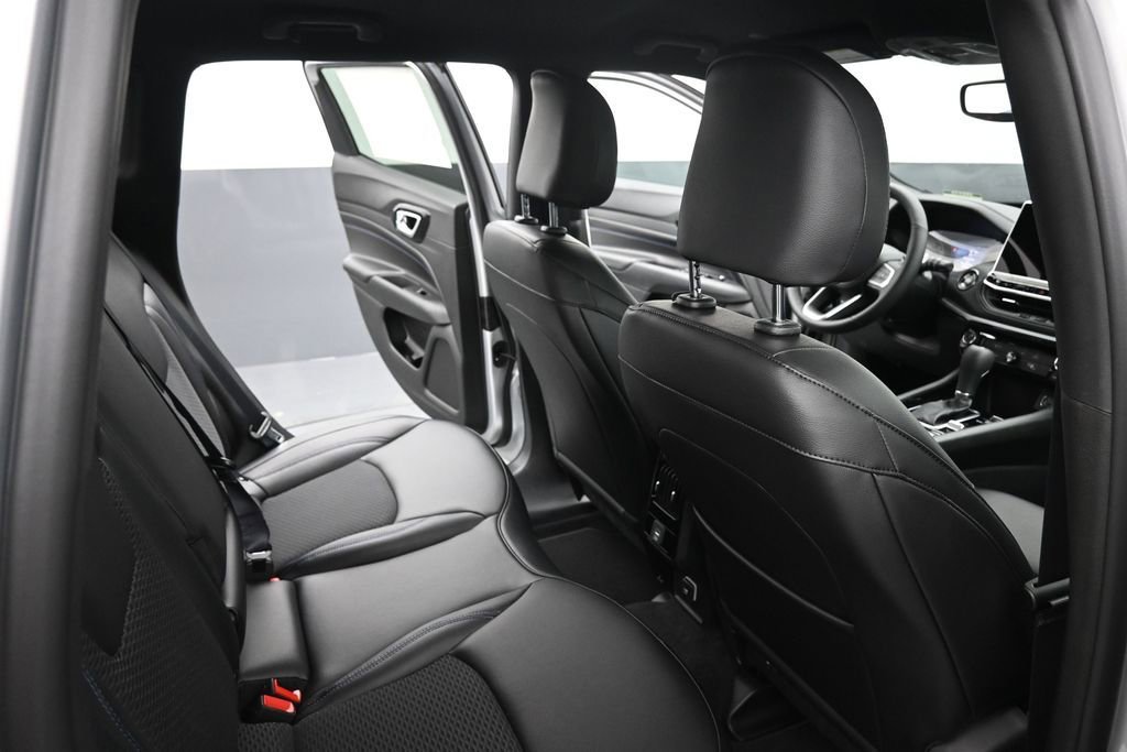 New 2026 Jeep Compass Latitude AWD/4WD image 19