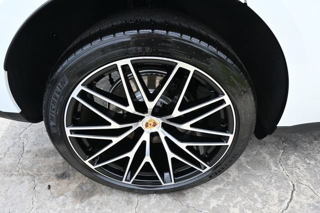 Used 2026 Porsche Macan AWD/4WD image 12