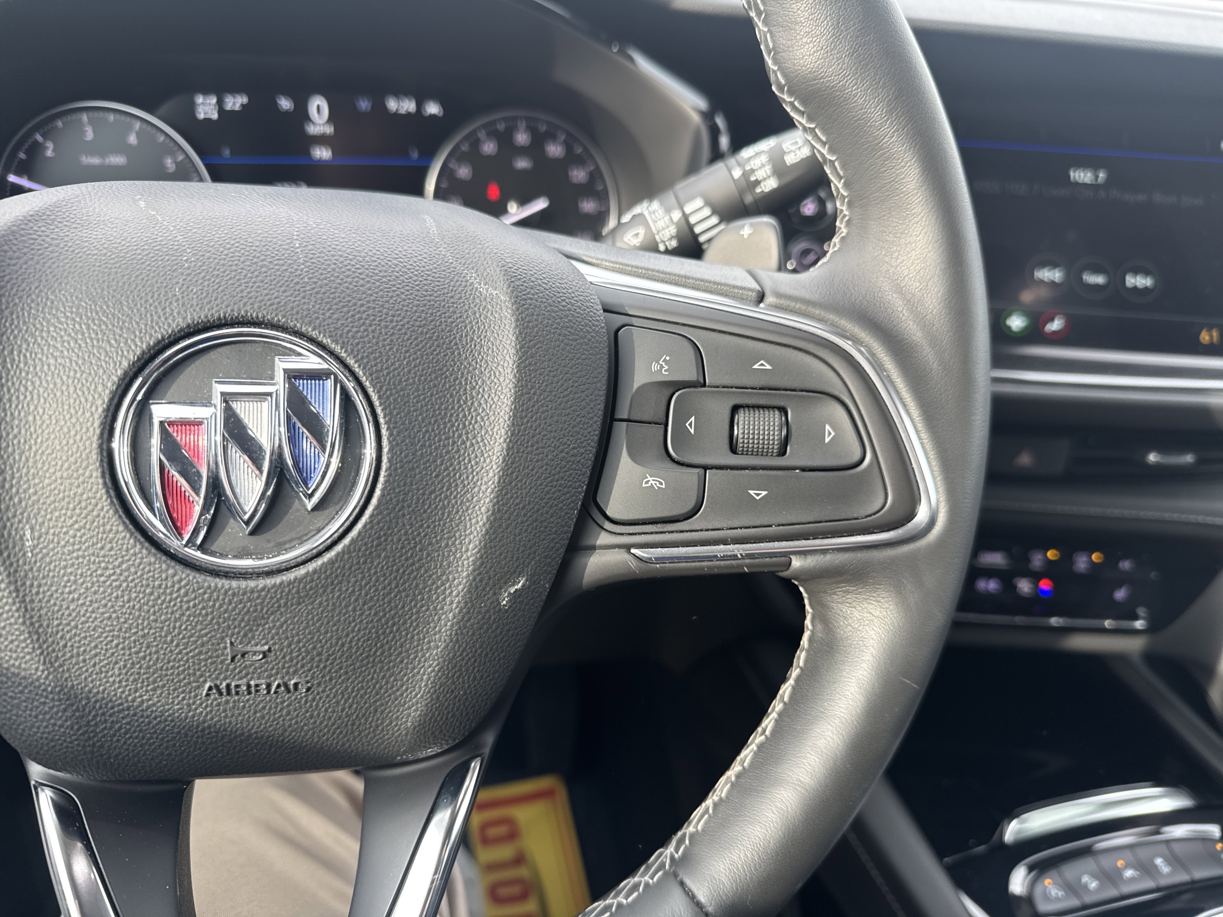 Used 2023 Buick Envision Essence image 19