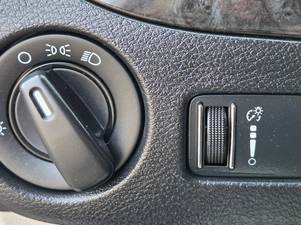 Used 2015 Dodge Grand Caravan SXT w/ UConnect Hands-Free Group image 22