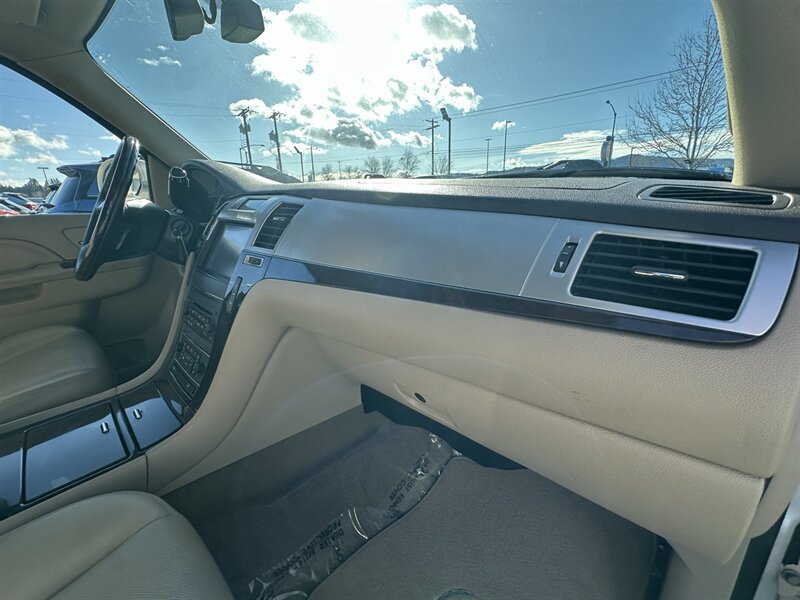 Used 2014 Cadillac Escalade ESV Premium AWD/4WD image 23