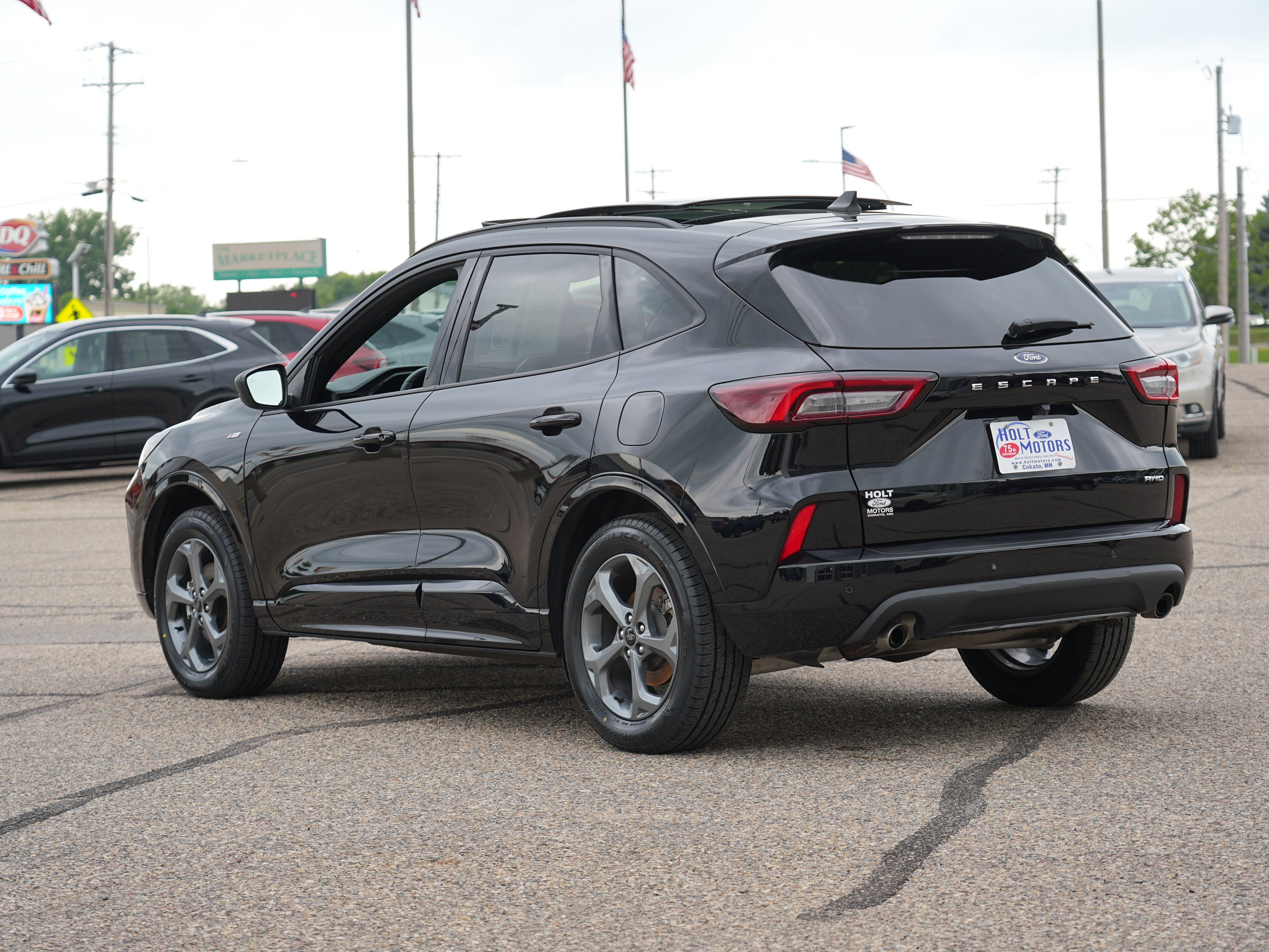 Used 2024 Ford Escape ST-Line w/ Tech Pack #1 AWD/4WD image 6