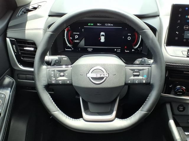 Used 2025 Nissan Rogue SL AWD/4WD image 17