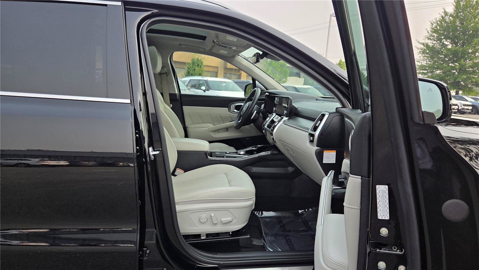 Certified 2023 Kia Sorento SX Prestige w/ Panoramic Sunroof Package AWD/4WD image 35