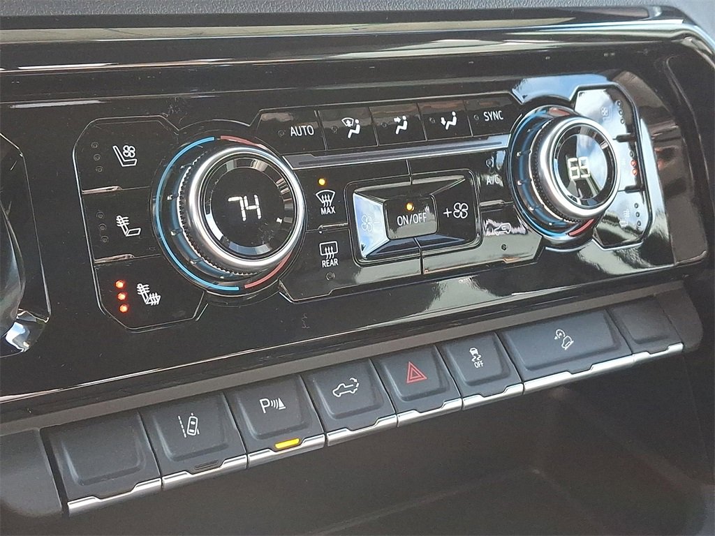 Used 2025 GMC Sierra 2500 AT4 w/ AT4 Preferred Package image 15