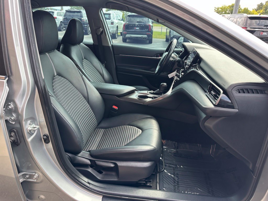 Used 2021 Toyota Camry SE FWD image 25