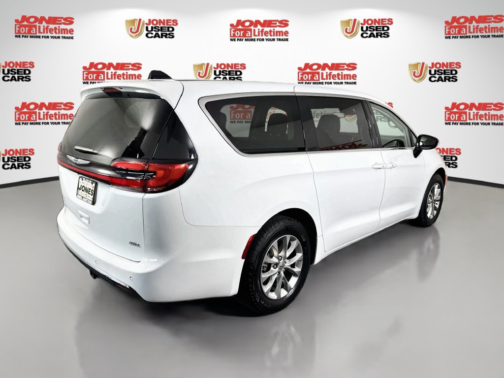 Used 2024 Chrysler Pacifica Touring-L AWD/4WD image 15