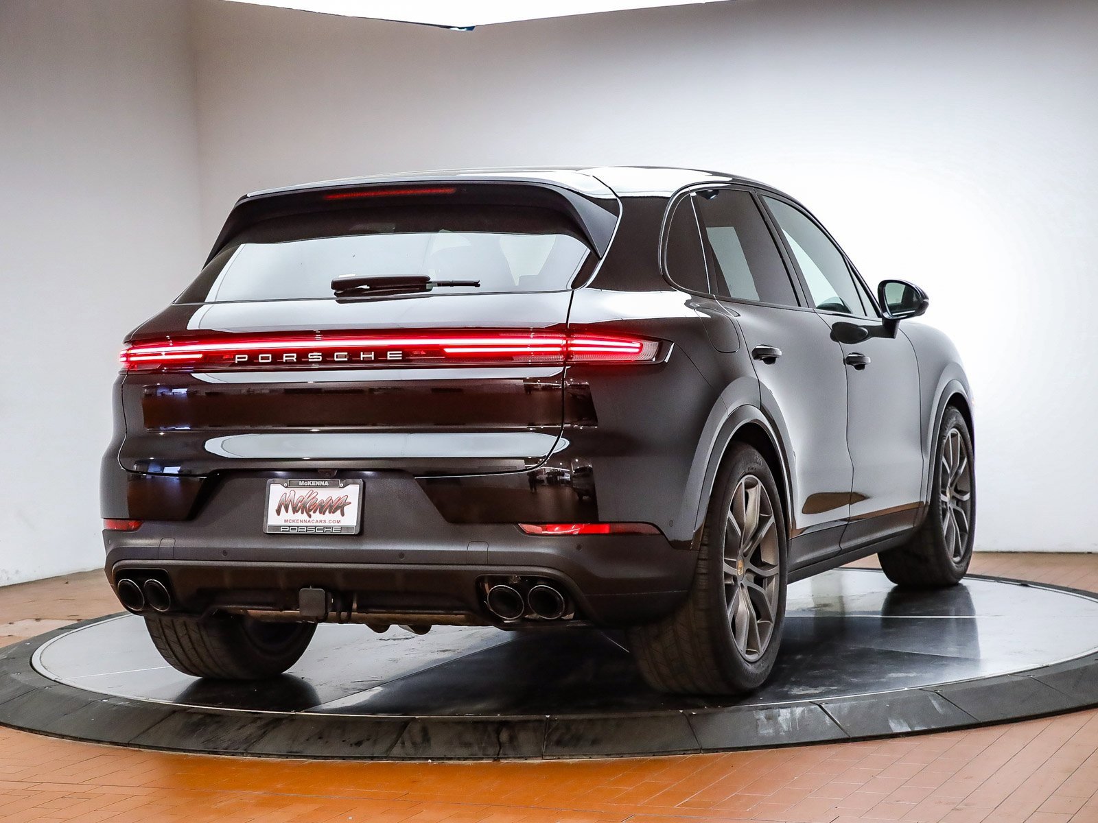 Used 2025 Porsche Cayenne image 6