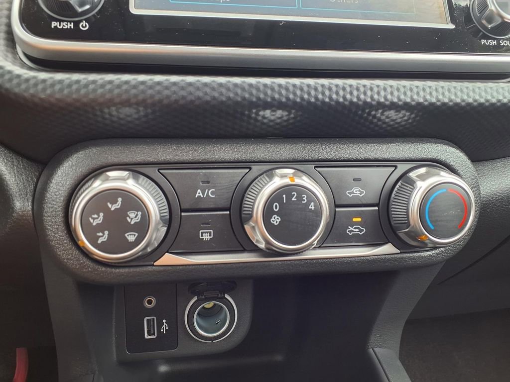 Certified 2025 Nissan Kicks Play S image 8