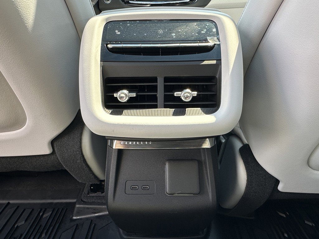 New 2025 Cadillac Lyriq Luxury w/ LPO, Floor Liner Package AWD/4WD image 8