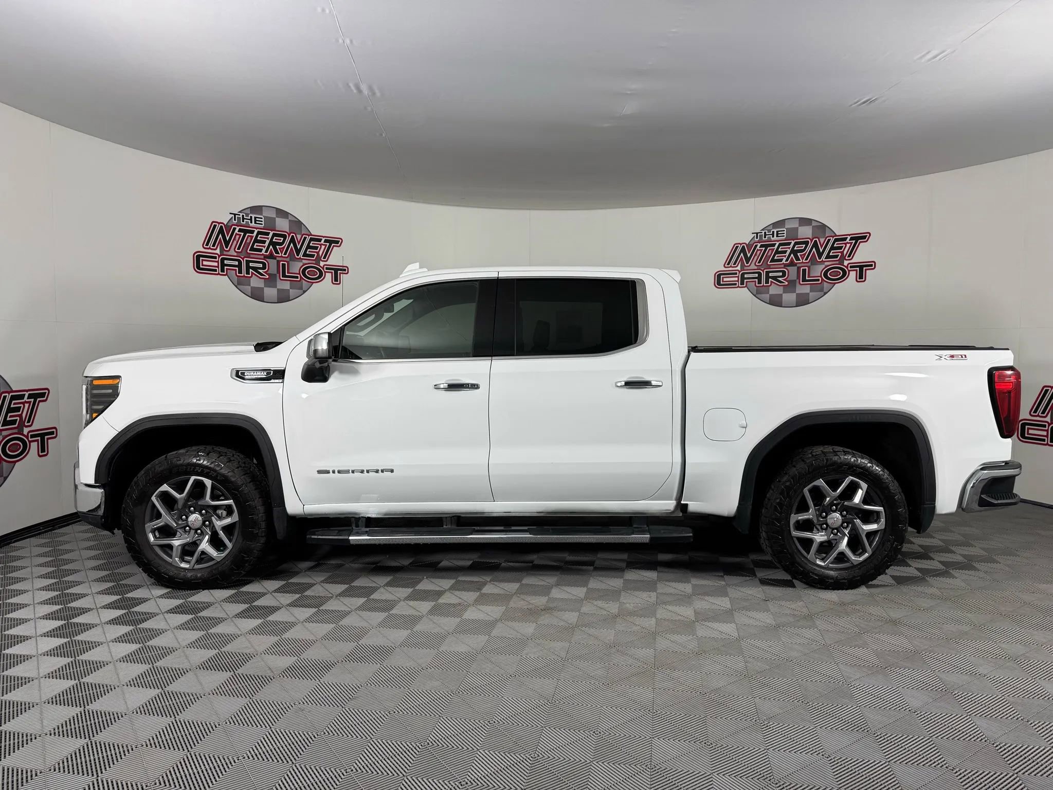 Used 2023 GMC Sierra 1500 SLT w/ SLT Premium Package image 4