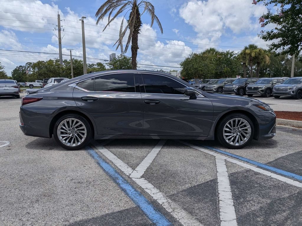 Used 2022 Lexus ES 350 Ultra Luxury w/ Accessory Package 2 FWD image 7