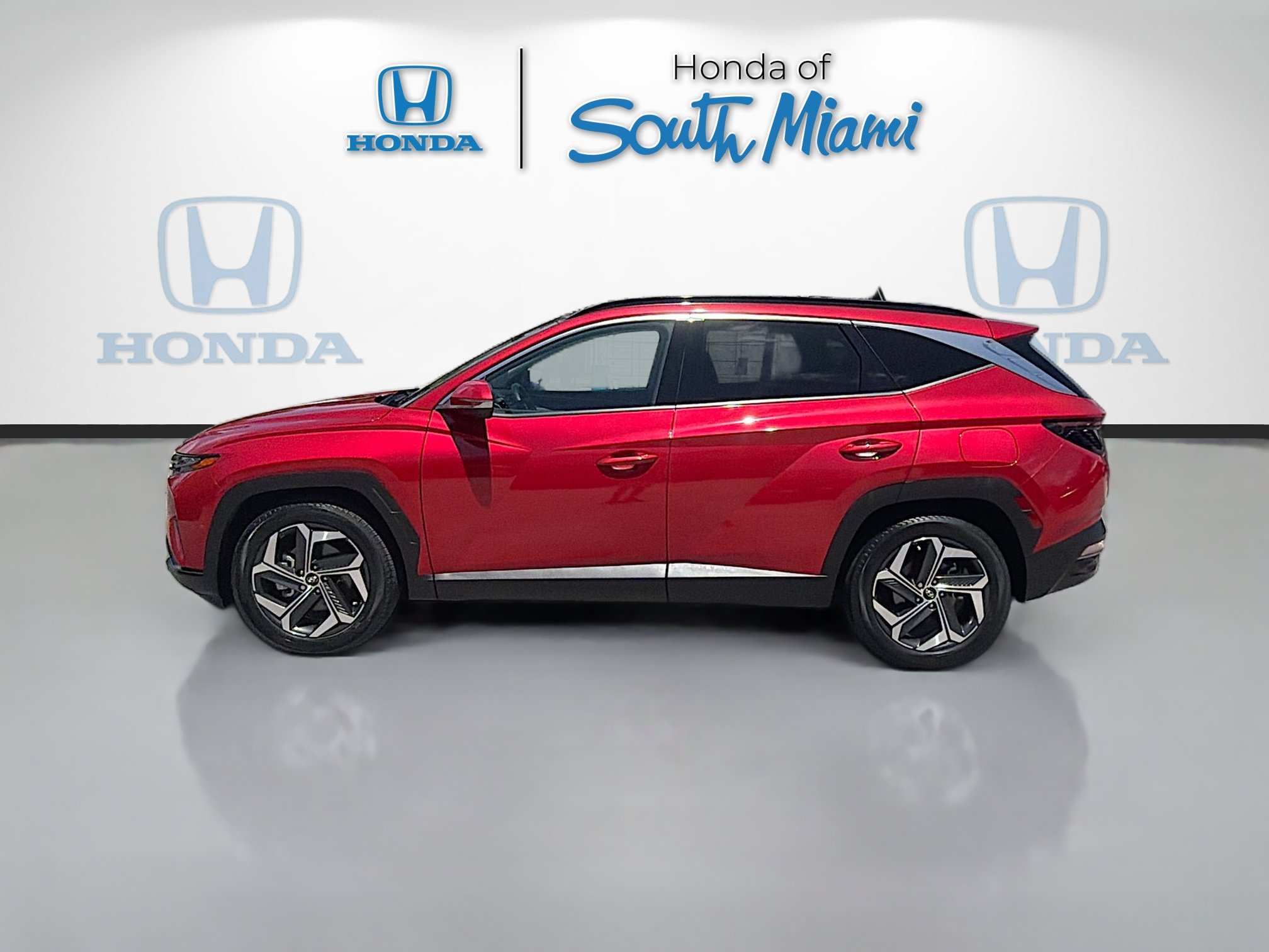 Used 2023 Hyundai Tucson Limited w/ Cargo Package FWD image 4