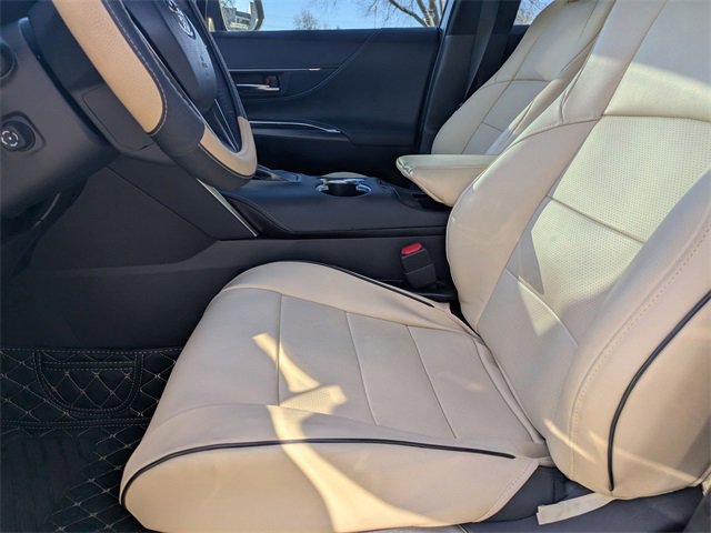 Used 2024 Toyota Venza XLE image 21