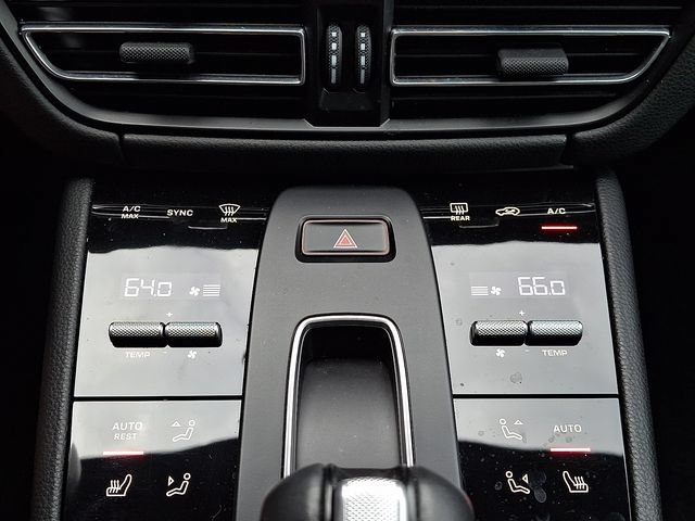 Certified 2024 Porsche Macan AWD/4WD image 19