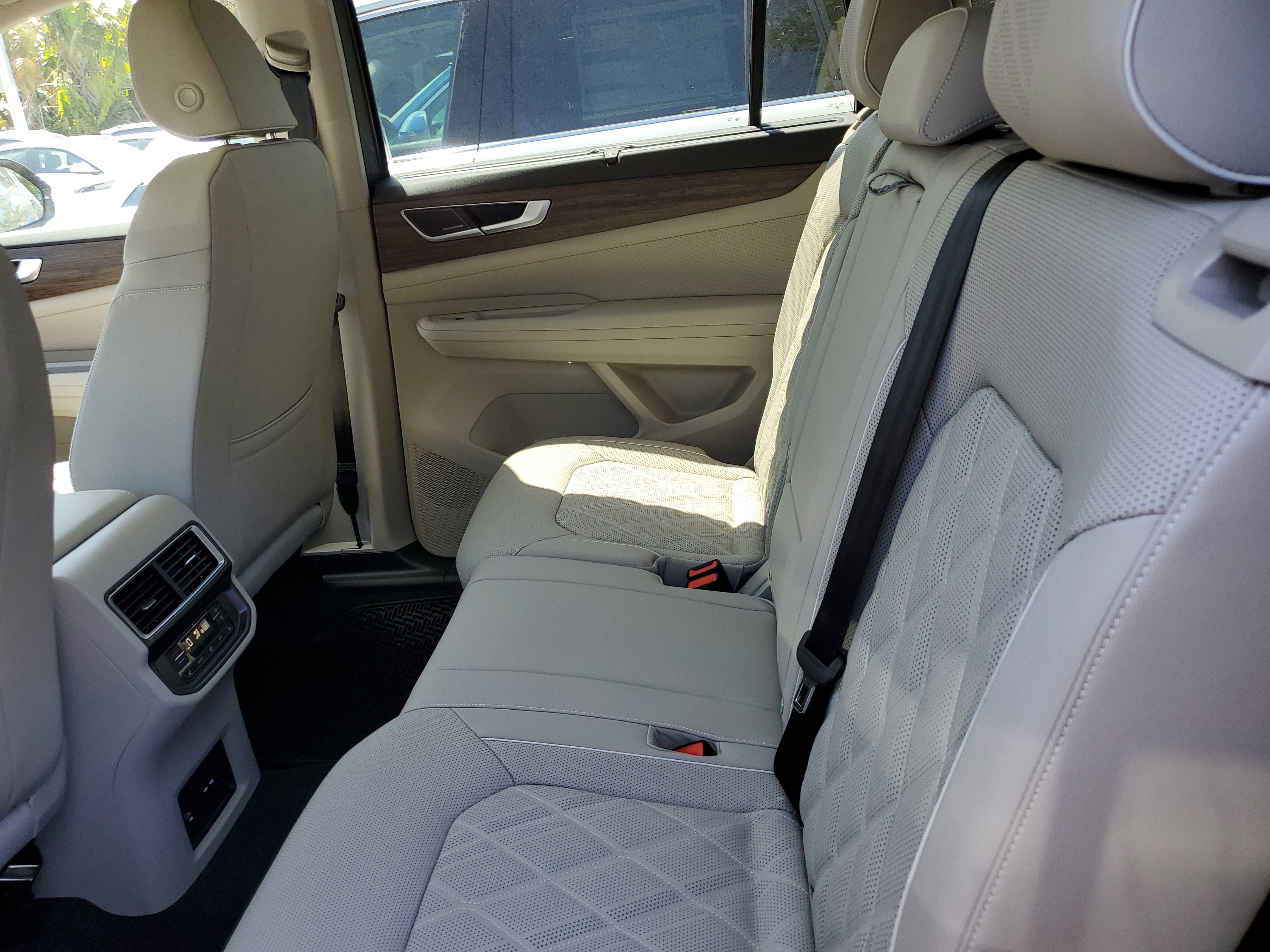 New 2025 Volkswagen Atlas SEL Premium R-Line image 8