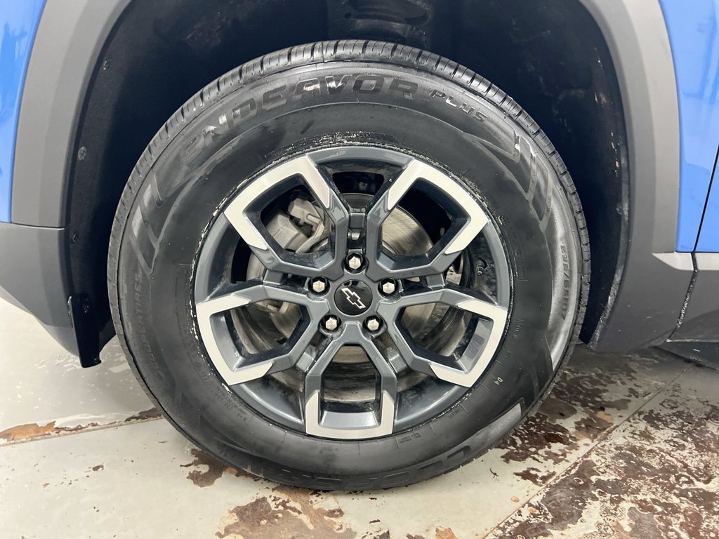 Used 2025 Chevrolet Equinox ACTIV w/ Safety and Technology Package AWD/4WD image 27