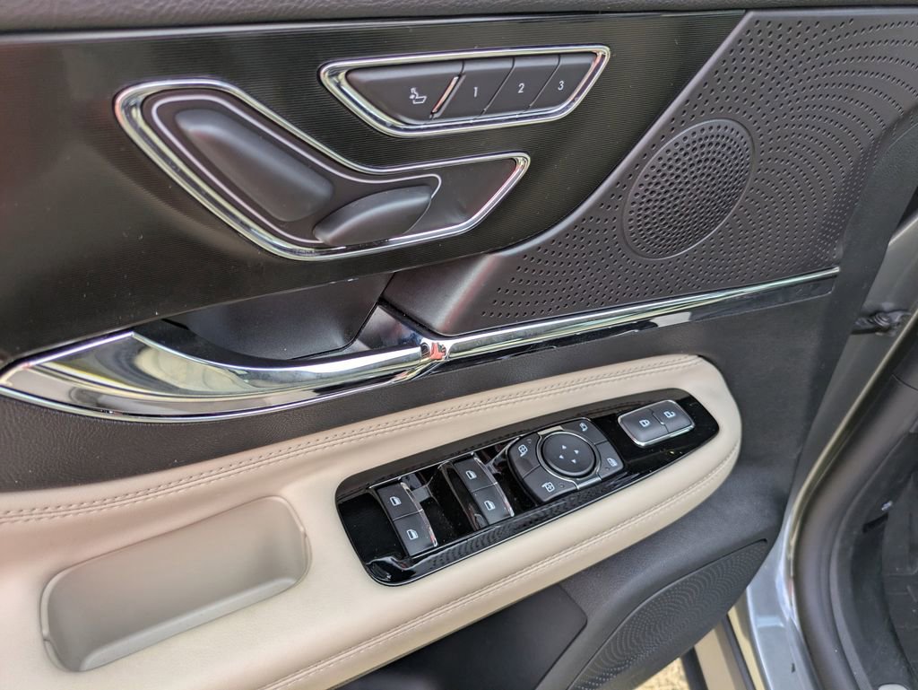 Used 2025 Lincoln Corsair FWD w/ Equipment Group 101A image 8