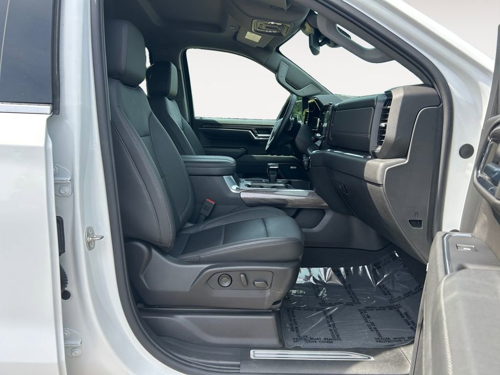 Used 2024 Chevrolet Silverado 1500 LTZ image 10
