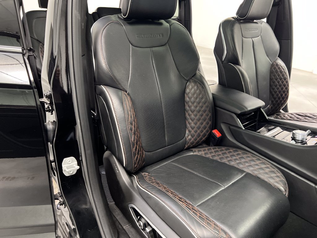 Used 2025 Jeep Grand Cherokee Summit w/ Obsidian Package AWD/4WD image 29