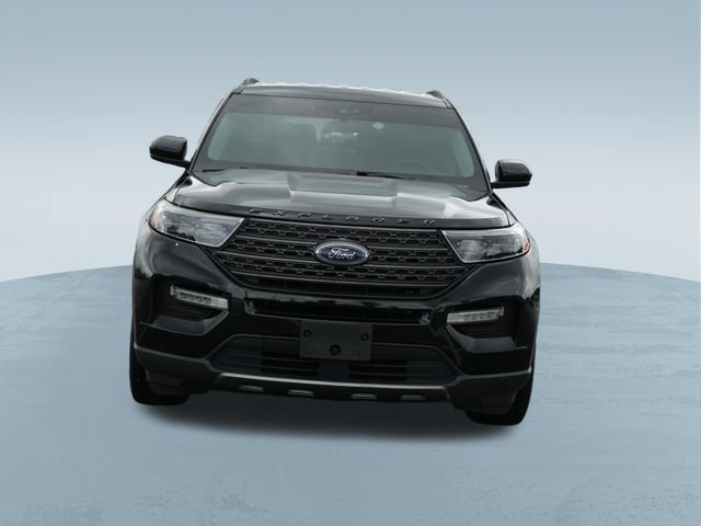 Used 2022 Ford Explorer XLT w/ Equipment Group 202A RWD image 2