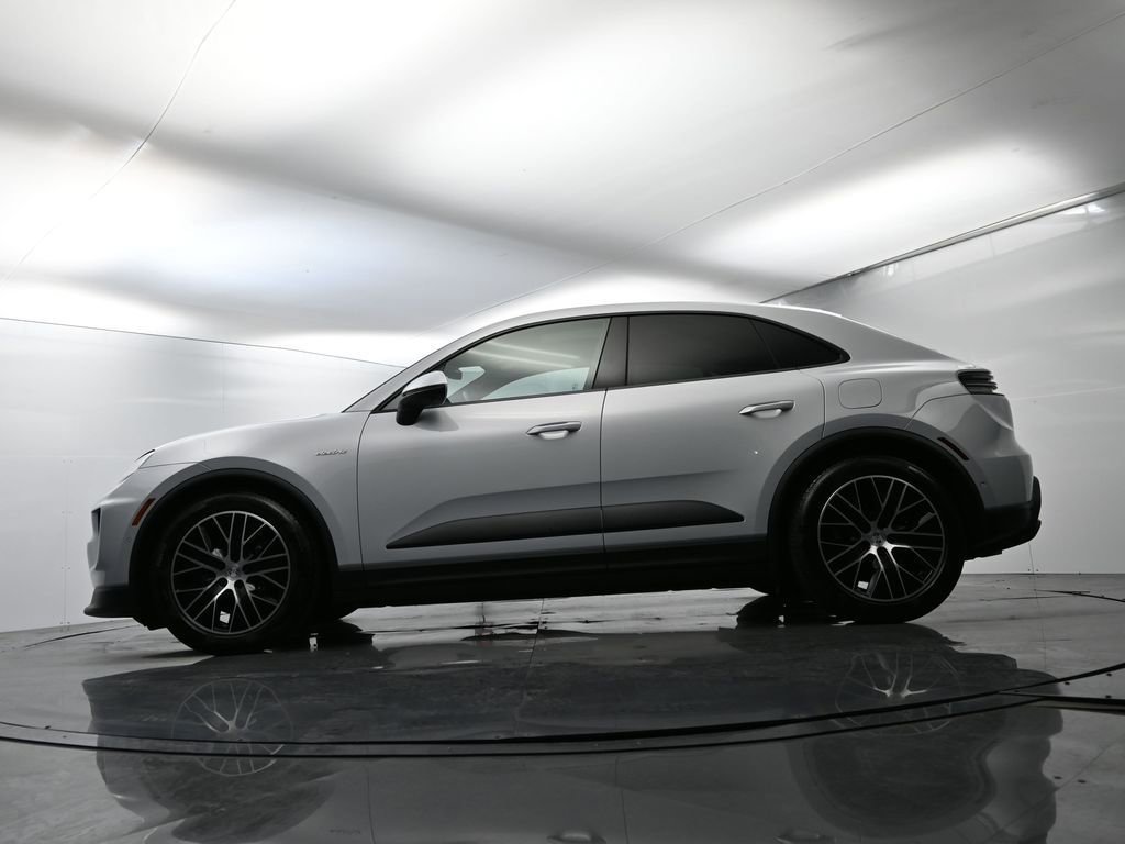 Certified 2025 Porsche Macan Electric image 47