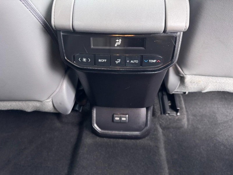 Used 2023 Toyota Highlander XLE image 16