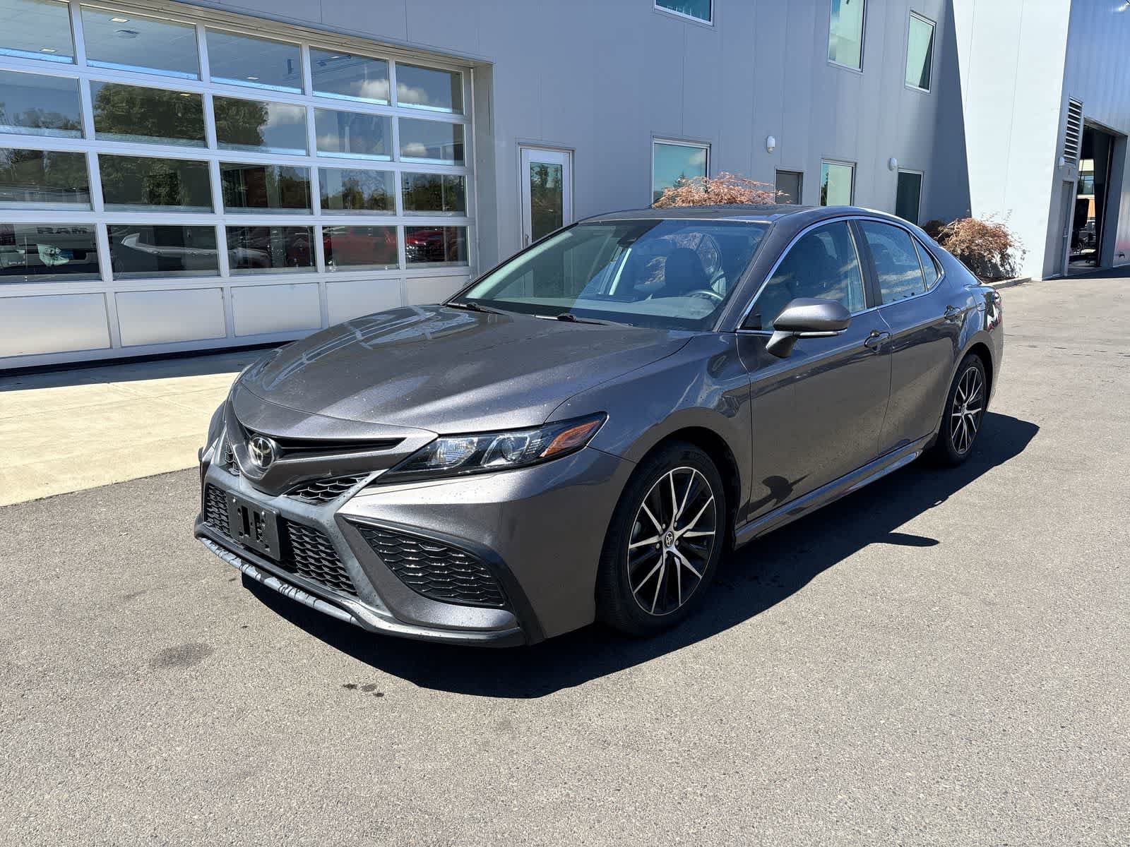 Used 2022 Toyota Camry SE w/ Convenience Package