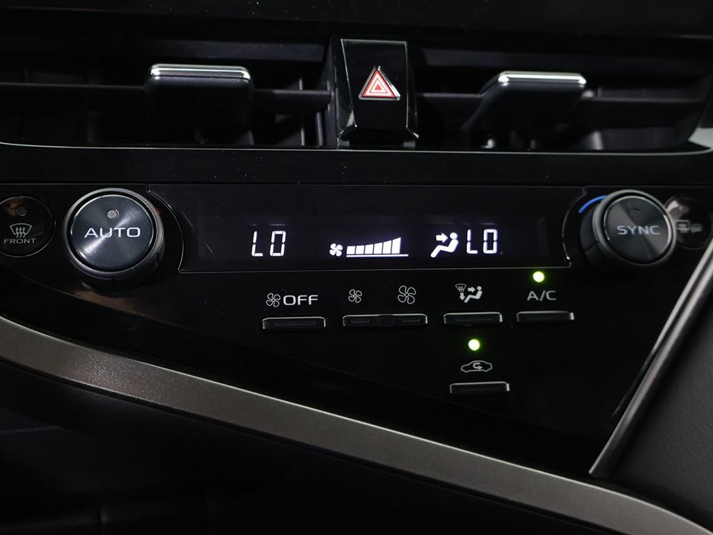 Used 2022 Toyota Camry SE FWD image 43