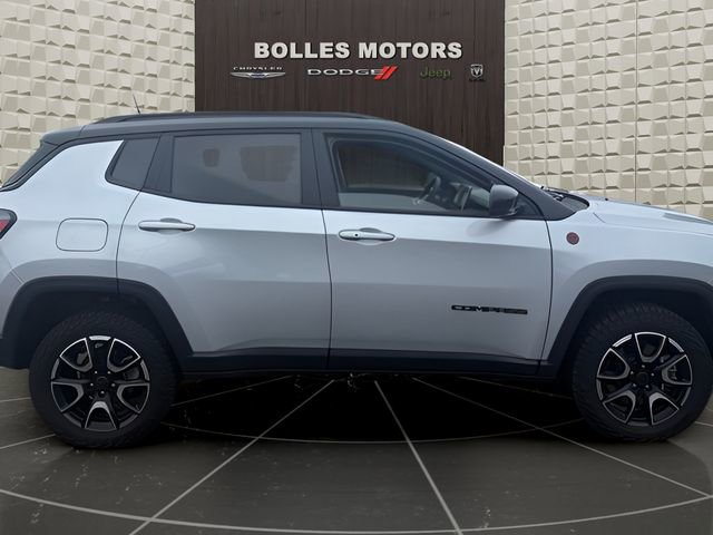 Certified 2025 Jeep Compass Trailhawk w/ Trailhawk Elite Group image 2