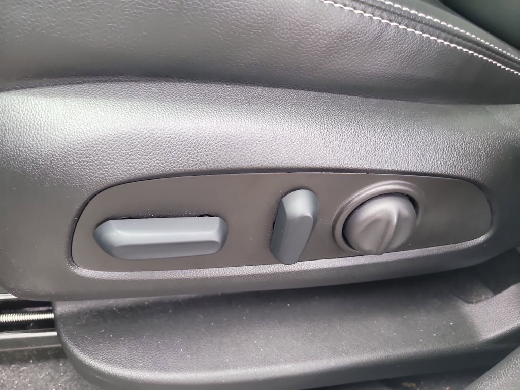 Used 2022 GMC Terrain SLT w/ Infotainment Package II image 19