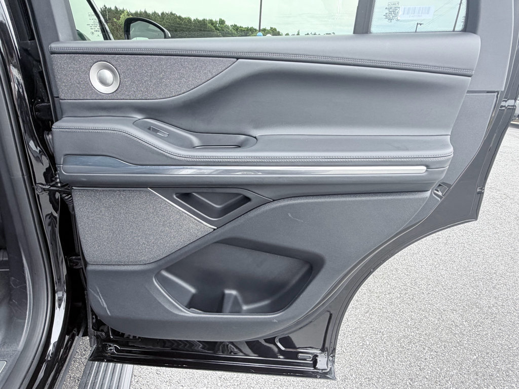Used 2026 Lincoln Navigator Reserve AWD/4WD image 36