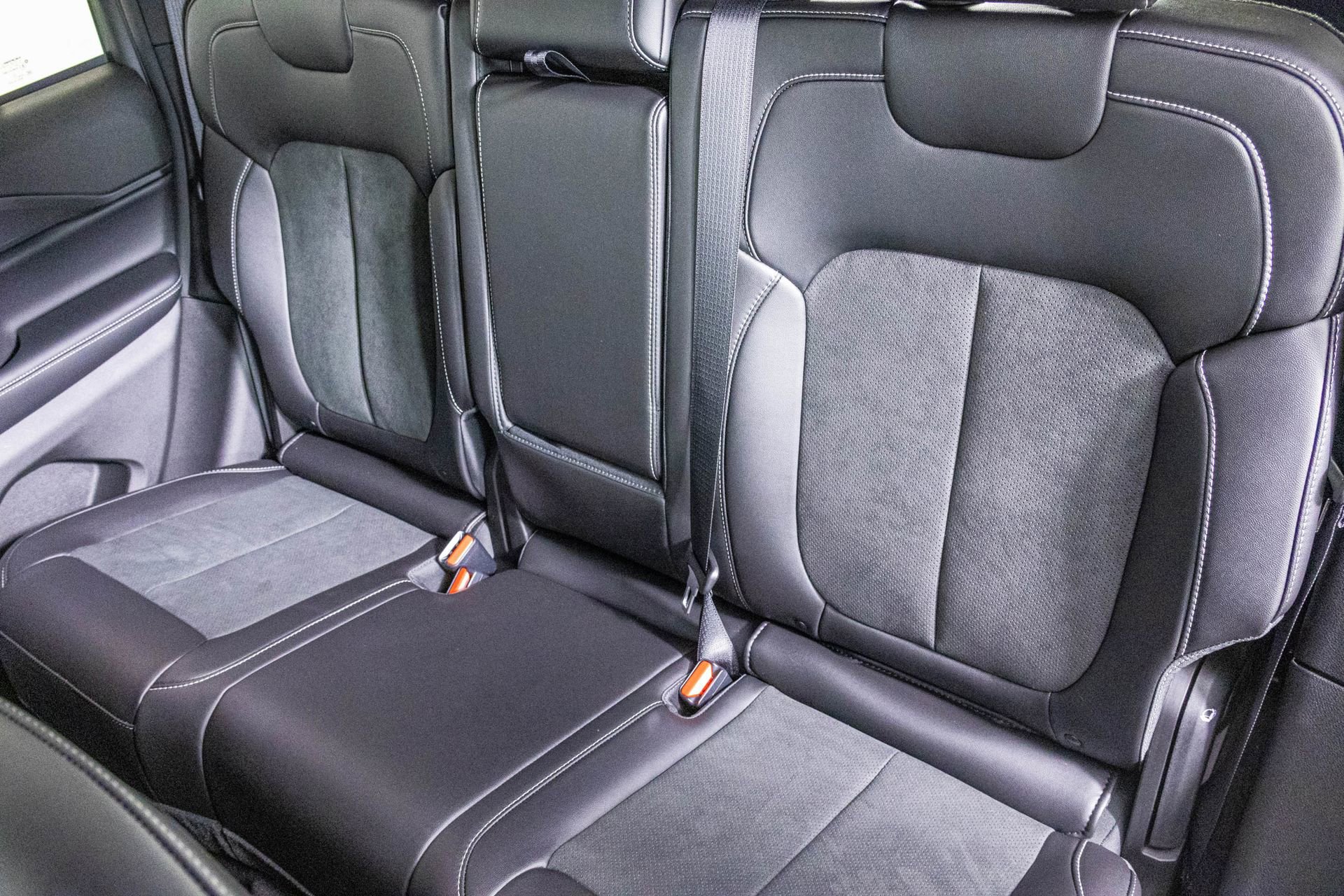 New 2025 Jeep Grand Cherokee Altitude image 30