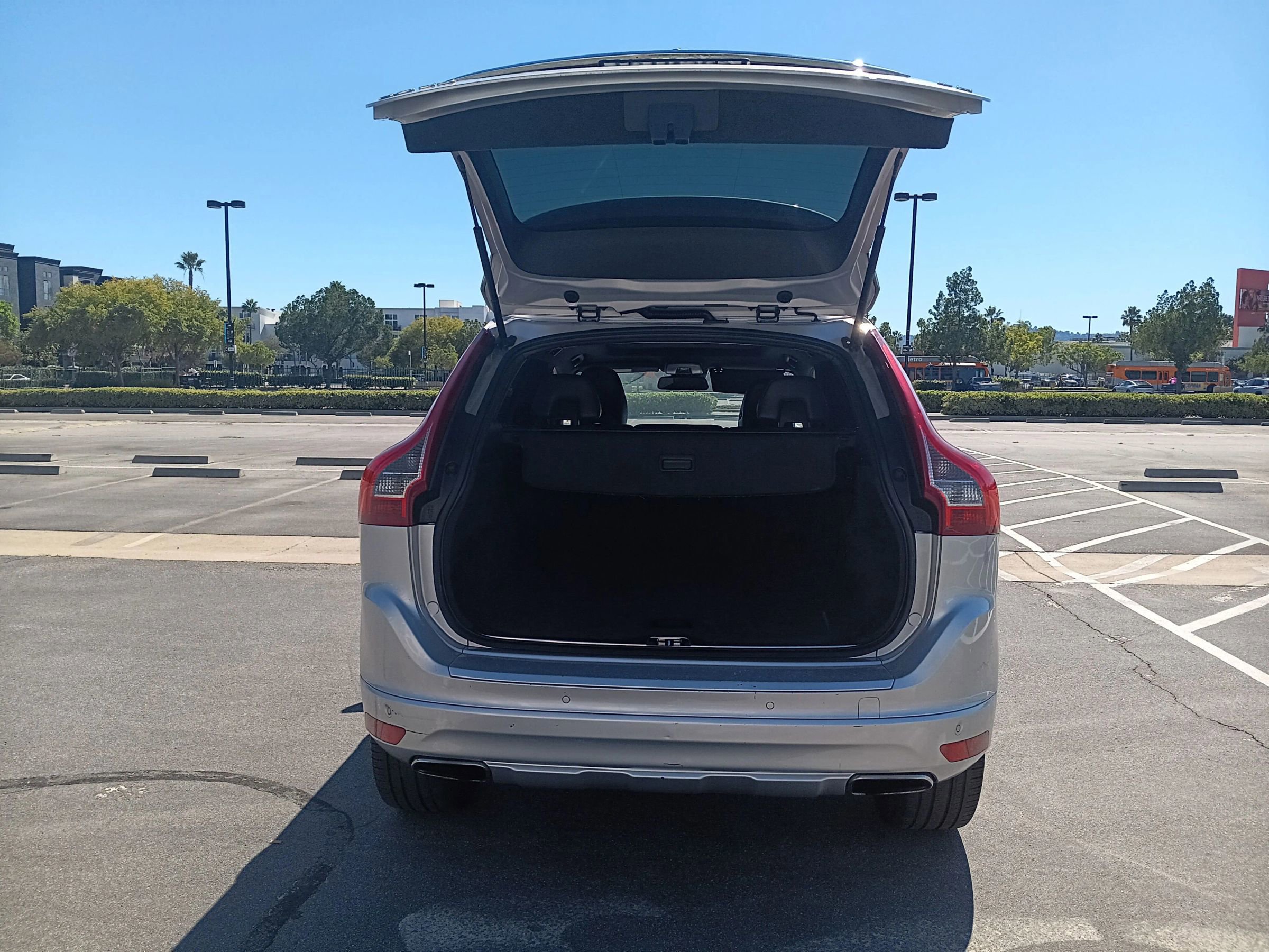 Used 2015 Volvo XC60 T6 image 9