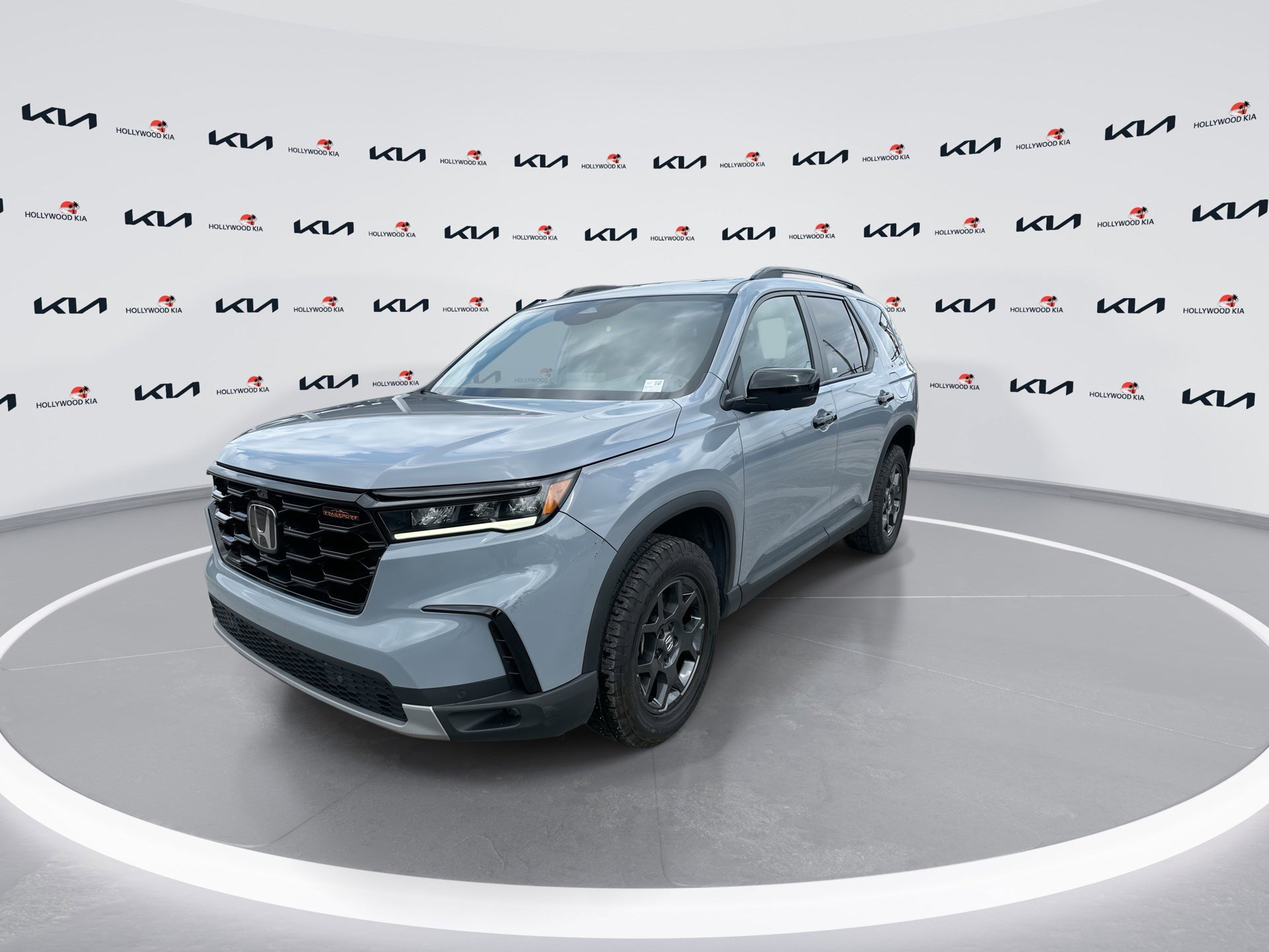 Used 2025 Honda Pilot TrailSport image 4