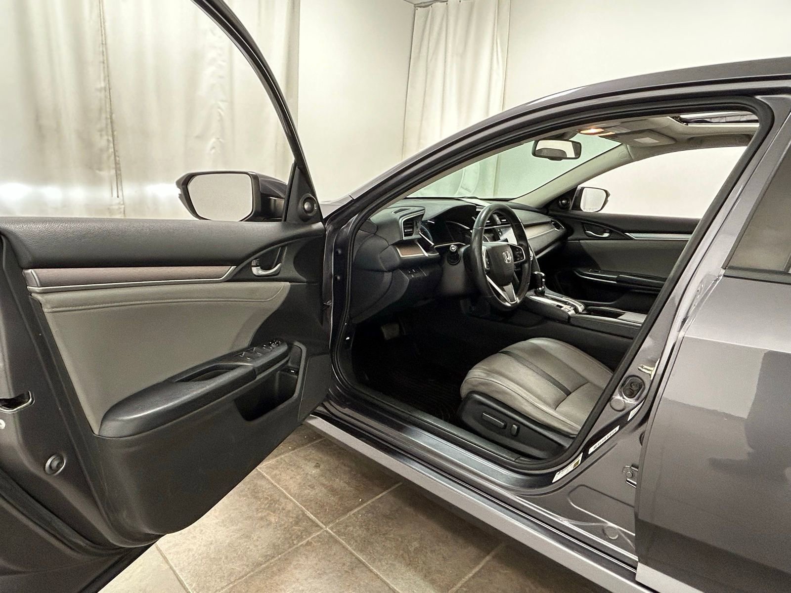 Used 2017 Honda Civic Touring image 22