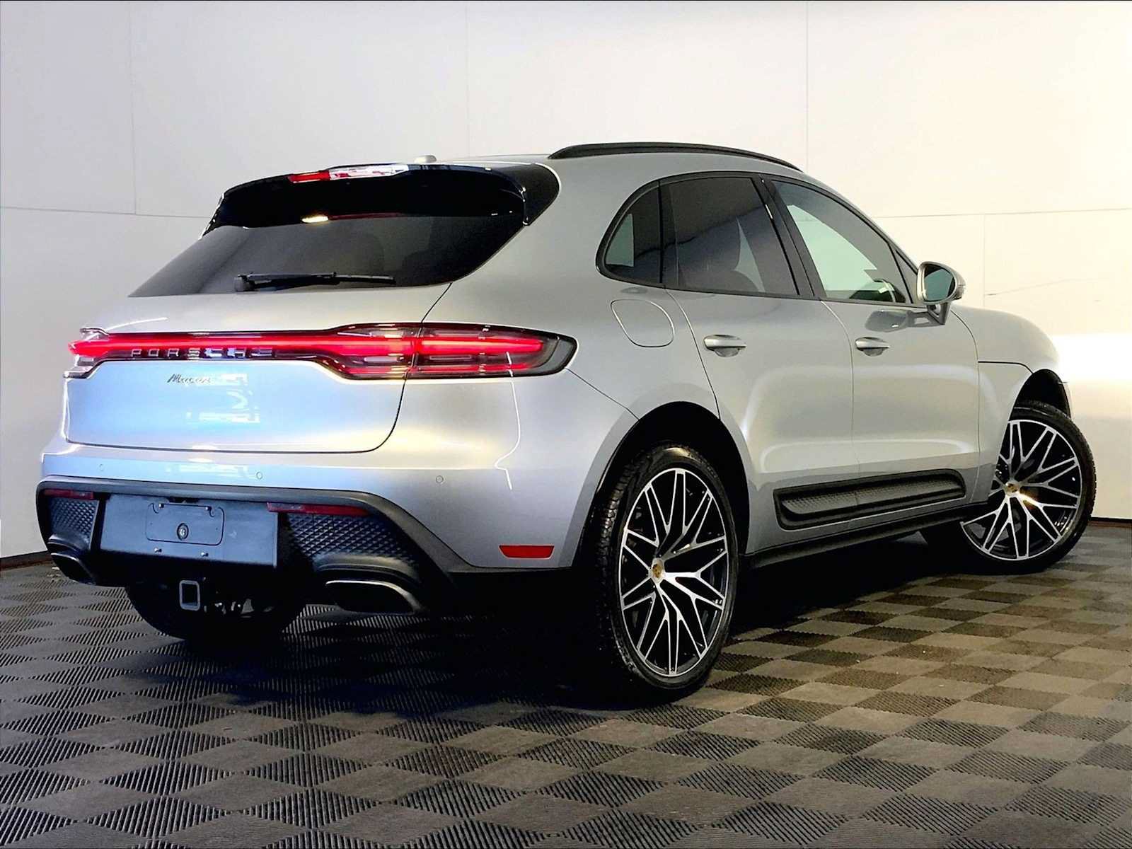 Certified 2026 Porsche Macan AWD/4WD image 7