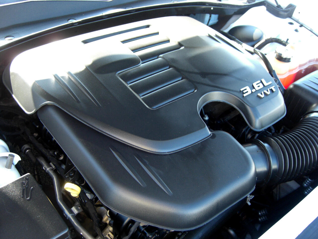 Used 2016 Chrysler 300 C image 22