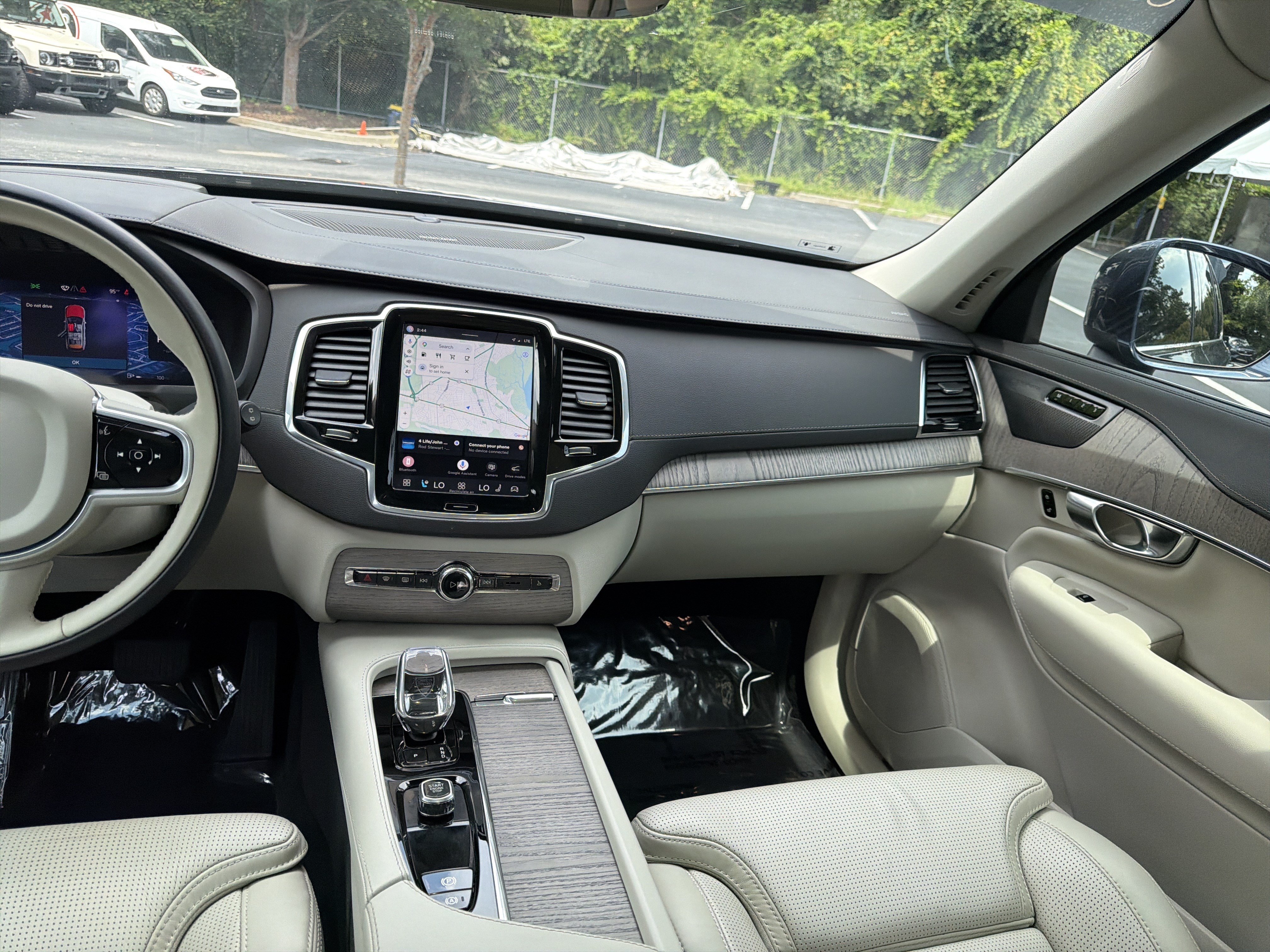 Certified 2023 Volvo XC90 B6 Ultimate w/ Protection Package Premier AWD/4WD image 31