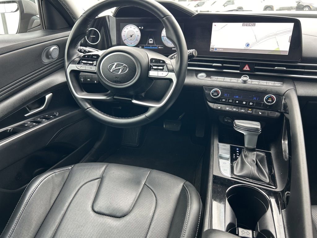 Used 2022 Hyundai Elantra Limited image 22