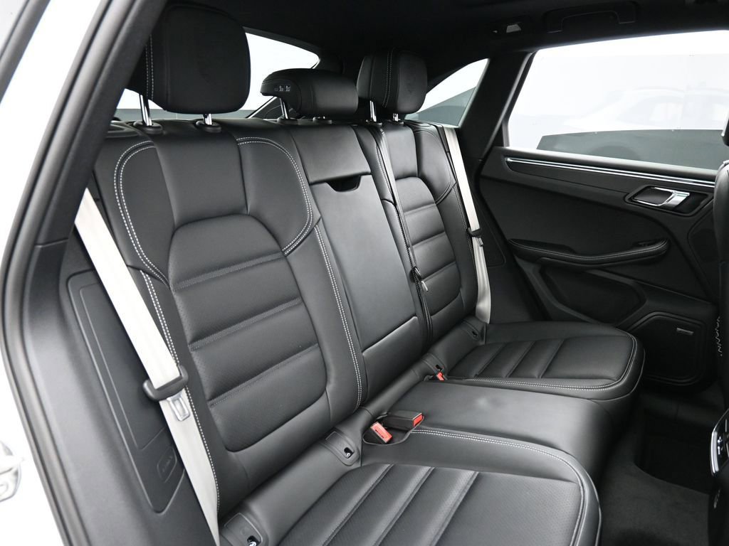 New 2026 Porsche Macan GTS AWD/4WD image 27